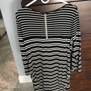 Jessica Simpson, XL maternity shirt